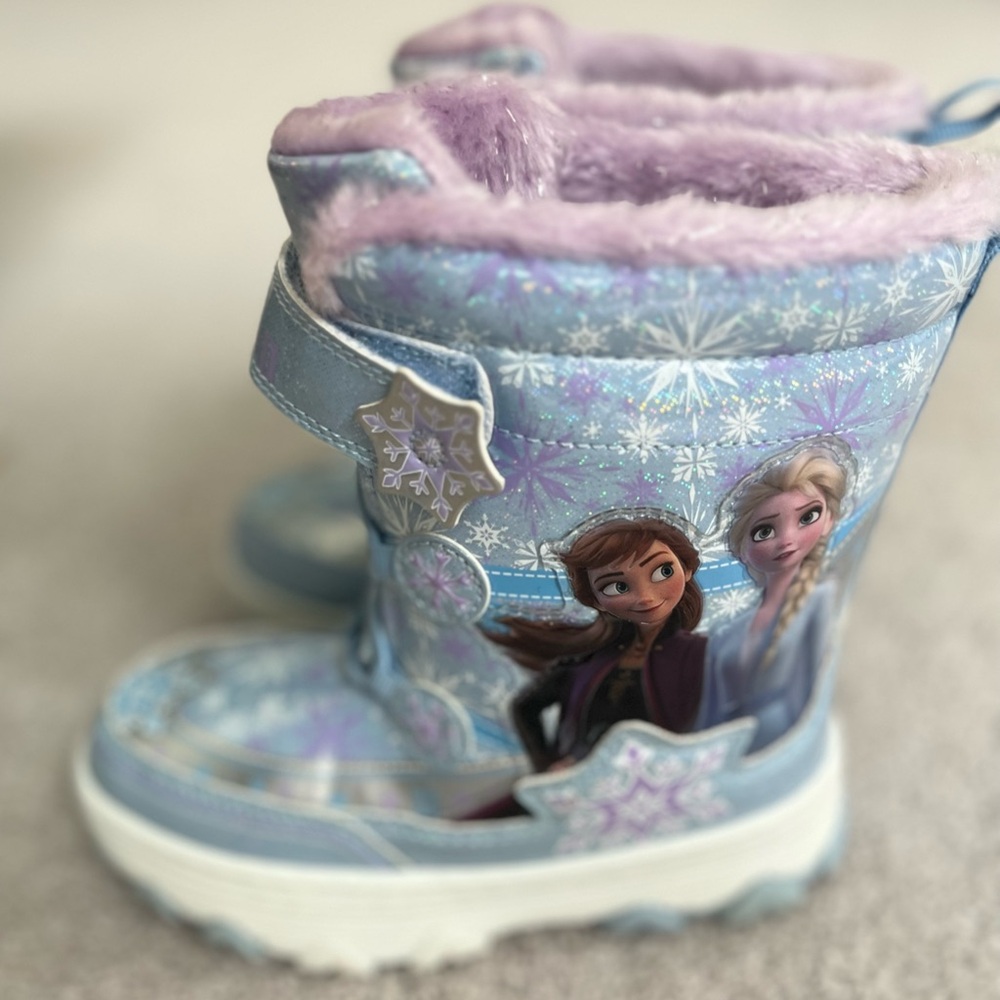 Disney Frozen II Snow Boots - Barely Worn! - Picture 3 of 7